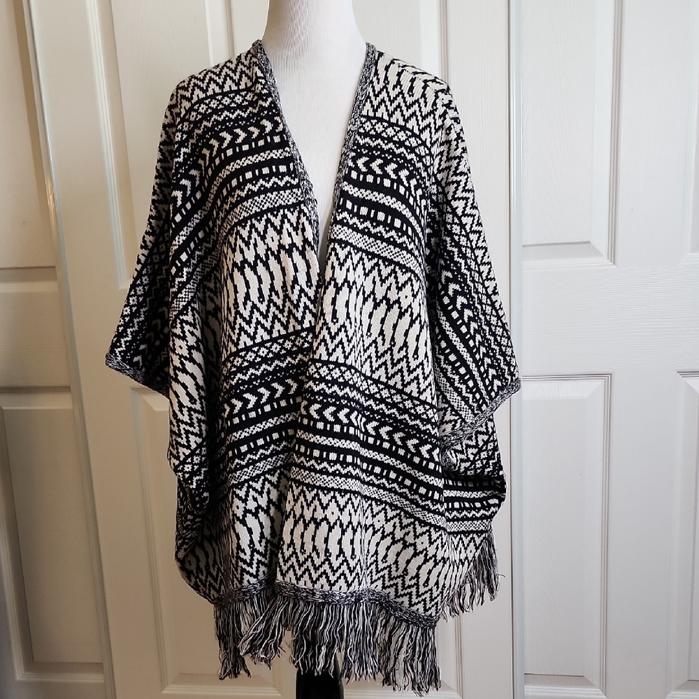 Chic Geometric Black and White Poncho Shawl